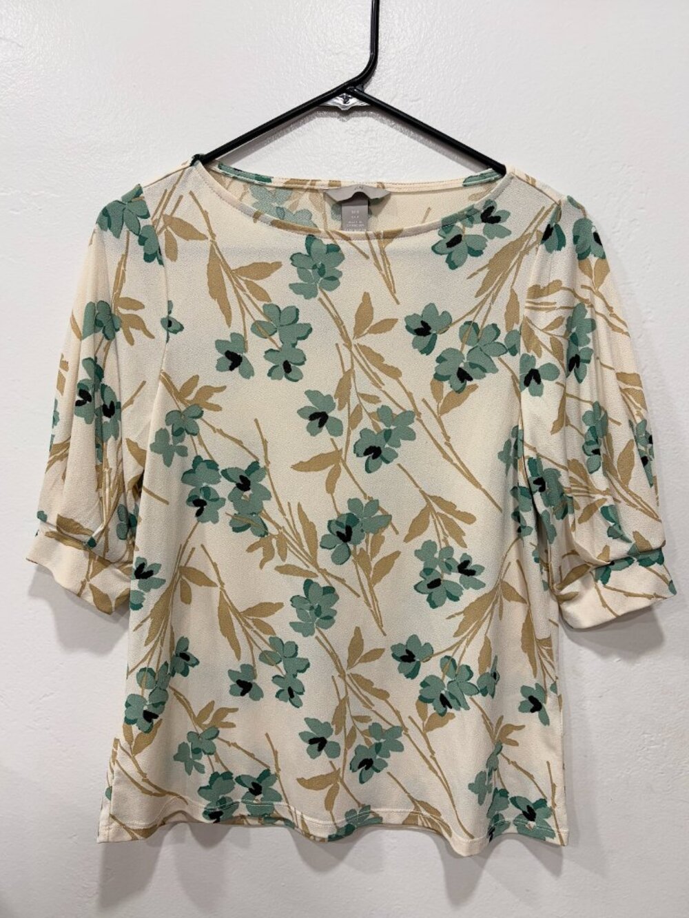 H&M Cream Floral Blouse Size Small ✨